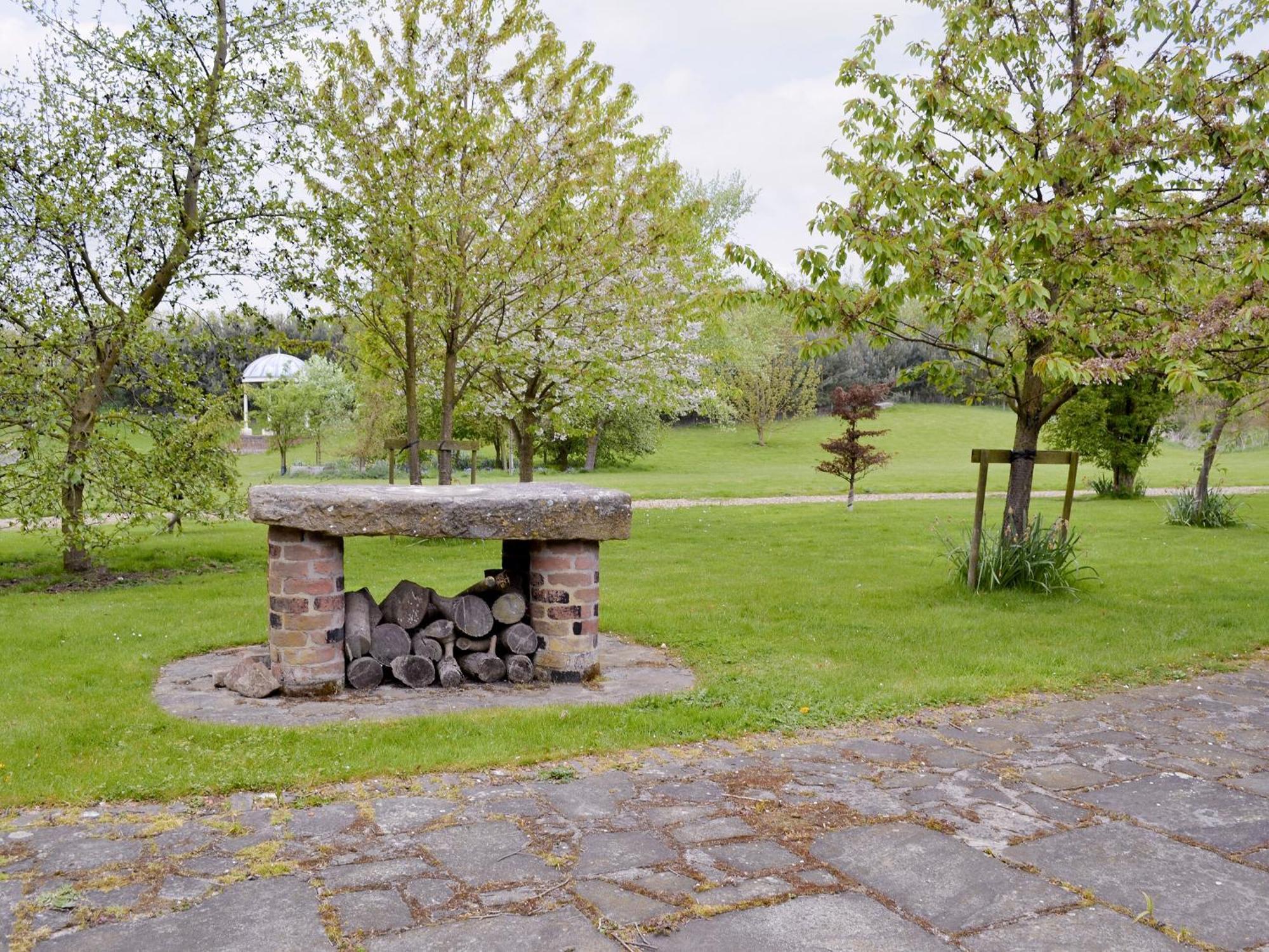 Walled Garden Lodge Ryehill Kültér fotó